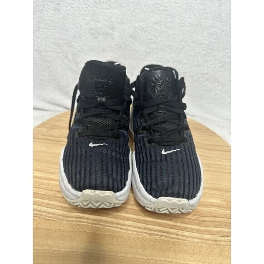 Nike Kids'‎ Grade School LeBron Witness 6 Basketball Shoes Size 4 Youth